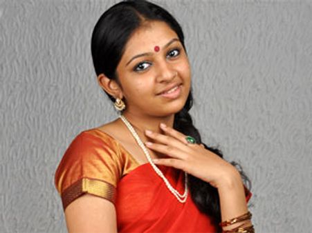 கும்கி மூலம் தமிழுக்கு வரும் 15 வயசு லட்சுமி மேனன்!!