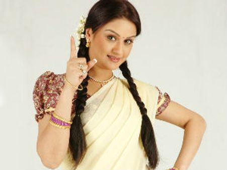 நிறைய கஷ்டங்களைப் பார்த்துட்டேன்! - கண்கலங்கும் சோனியா