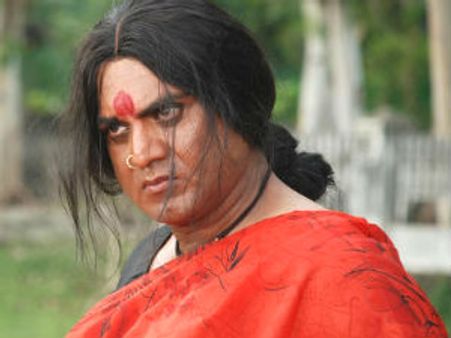 முனி - 2... அரவாணியாகக் கலக்கும் சரத்குமார்!