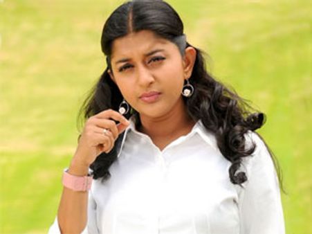 படப்பிடிப்புக்கு டிமிக்கி: நடிகை மீரா ஜாஸ்மினுக்கு நீதிமன்றம் சம்மன்!