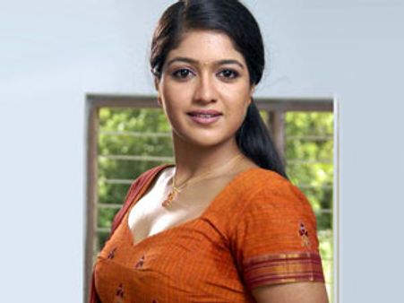 உழைப்பெல்லாம் வீணா போகுதே! - கவலையில் மேக்னா