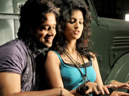 சிம்பு.... 'நற நறக்கும்' பரத்!