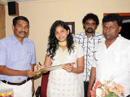 ஈழத்தில் தமிழ் இனத்தைக் கொன்று குவித்த கொடியவன் ராஜபக்சேவை கடுமையாக தண்டிக்க வேண்டும்- நடிகை அஞ்சலி