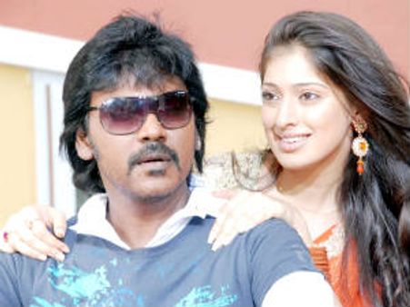 காஞ்சனா ஜெயித்ததால் லாரன்ஸுடன் நெருக்கம் காட்டும் லட்சுமி ராய்‍!