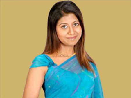 5 ஏக்கர் நிலத்தை மாஜி திமுக எம்.எல்.ஏ. அபகரித்து விட்டதாக குட்டி பத்மினி மகள் புகார்