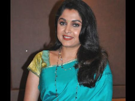 ஈசிஆர் ரோட்டில் 5 கிரவுண்டில் சொகுசு பங்களா கட்டியுள்ள ரம்யா கிருஷ்ணன்