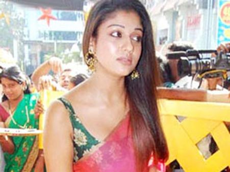 கோயில்களில் நயன்தாராவுக்கு அனுமதி!