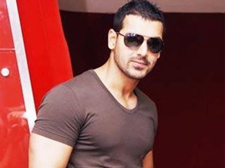 கோடி, கோடியா கொடுத்தாலும் பார்ட்டிகளில் ஆட மாட்டேன்: ஜான் ஆபிரகாம்