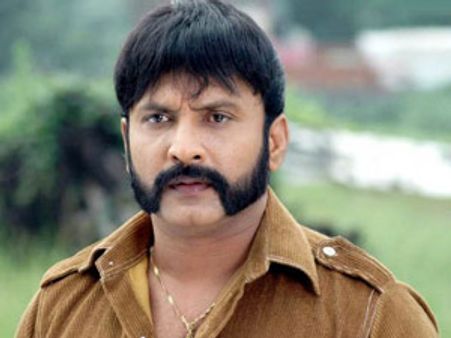 என் கணவர் மீது பொய் நில அபகரிப்பு புகார்: நடிகர் விக்னேஷ் மனைவி மனு