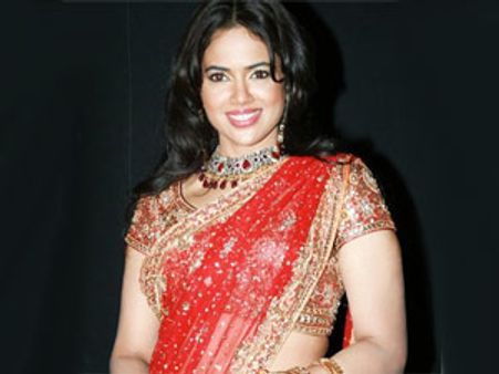 மும்பை ஜூஹுவில் சொந்த வீடு வாங்கிய சமீரா!