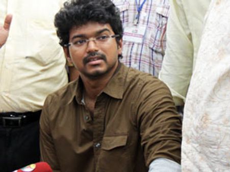 மதுரையில் இன்று விஜய் மக்கள் இயக்க மாநாடு... ரசிகர்கள் மூலம் 'வேலாயுதம்' பாடல் வெளியீடு!