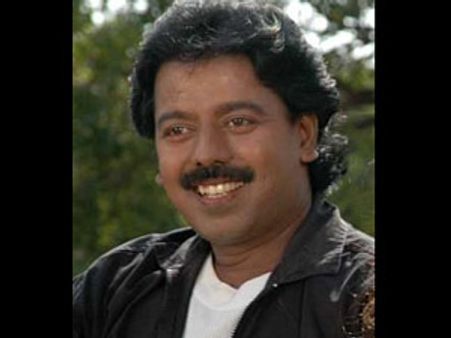 தயாரிப்பாளர்கள் சங்க பொதுக்குழு கூட்ட தடை விதிக்க வேண்டும் - கமிஷனரிடம் பாபுகணேஷ் புகார்