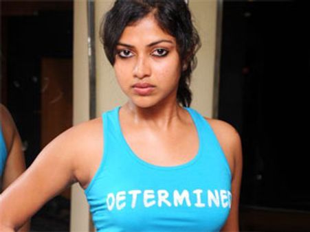 தெலுங்கிலும் அமலா பால்!