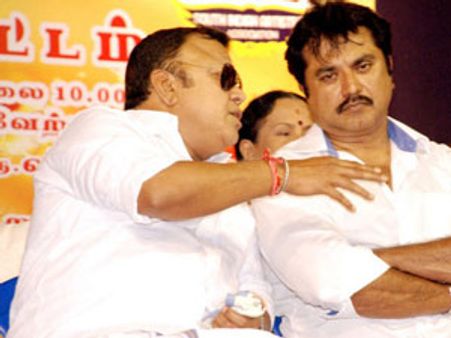 நடிகர் சங்க பொதுக்குழுக் கூட்டம்-ஒரு முன்னணி நடிகர், நடிகையும் வரவில்லை!