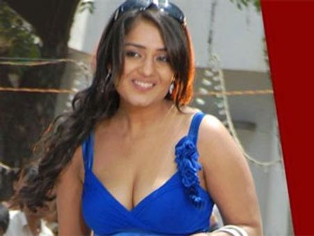 நான் ஒழுக்கமான நடிகை... தடையை சட்டப்படி சந்திப்பேன்! - நிகிதா கடும் கோபம்