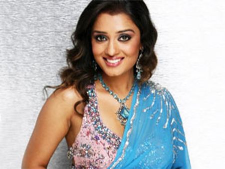 தடைக்கு கடும் எதிர்ப்பு: நிகிதாவுக்கு குவிகிறது ஆதரவு!