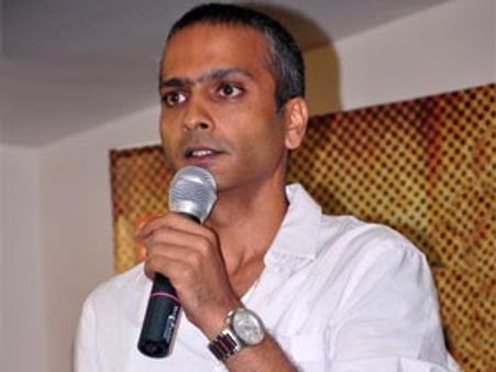 சோனா பப்ளிசிட்டி தேடுகிறார்! - சரண்