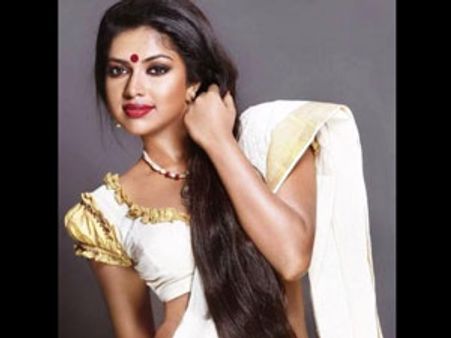 சேலை கட்ட மறுக்கும் அமலா பால்!