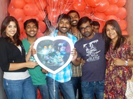 'மயக்கம் என்ன' படம் மூலம் பாடலாசிரியர்களான தனுஷ் - செல்வா!!