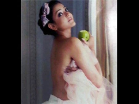 பிலிம்பேர் பத்திரிக்கைக்காக டாப்லெஸ்ஸாக போஸ் கொடுத்த காஜல்