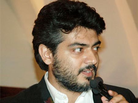 ரஜினி வழியில் 'மலை' ஏறுகிறார் அஜீத்!