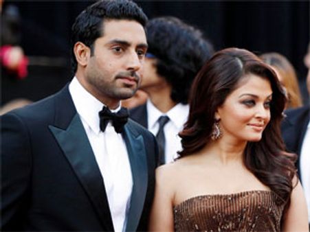 அபிஷேக் பச்சனுக்கு மீண்டும் காயம்: விரல் எலும்பு முறிவு