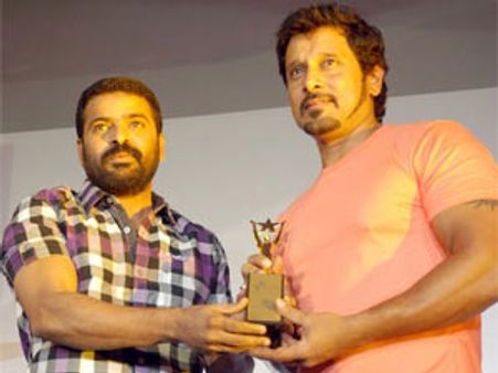 கே பாலச்சந்தர், விக்ரம், இயக்குநர் விஜய்க்கு ரிட்ஸ் விருது!