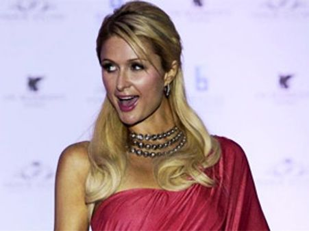 2 மணி நேரம் நிருபர்களைக் காக்க வைத்த பாரிஸ் ஹில்டன்!