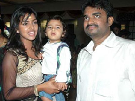 இயக்குநர் விஜய்யுடன் அமலா பால் காதலா?