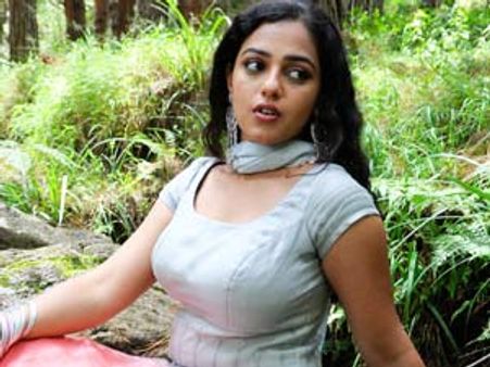 பிரபல தயாரிப்பாளரை சந்திக்க மறுத்ததால் மலையாளத்தில் நடிக்க நித்யா மேனனுக்கு தடை!