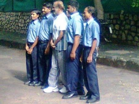 போயஸ் தோட்டப் பகுதி காலாளிகளின் விருப்பத்தை பூர்த்தி செய்த ரஜினி!