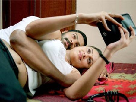 ஒரு வழியாக ரிலீசாகிறது கரு பழனியப்பனின் சதுரங்கம்!