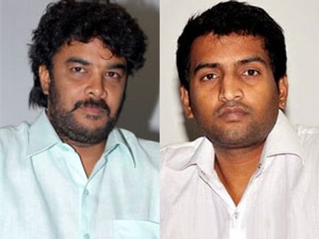 சந்தானத்தைப் 'பிடித்த' சுந்தர் சி!!