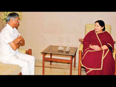 உள்ளாட்சித் தேர்தலில் அதிமுவுக்கு விஜய் மக்கள் இயக்கம் ஆதரவு - ஜெ-விடம் நேரில் தெரிவித்த எஸ்ஏசி