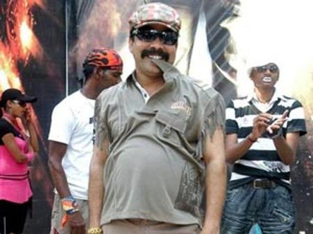 எஸ்.ஏ.சி, கேயாருடன் 'பவர் ஸ்டார்' மோதும் தயாரிப்பாளர் சங்க தேர்தல்- விறுவிறு வாக்குப்பதிவு!