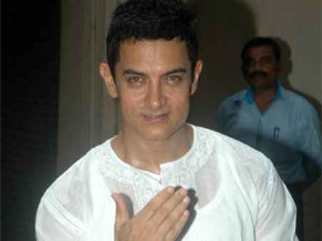 'ஒன்வே'யில் வந்ததால் ரூ 100 அபராதம் செலுத்திய அமீர்கான்!