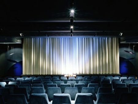 தியேட்டர்களுக்கு வெளியே தீபாவளி!