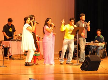 டல்லாஸ் இசை நிகழ்ச்சி மூலம் சென்னை உதவும் கரங்கள் அமைப்புக்கு நிதியுதவி