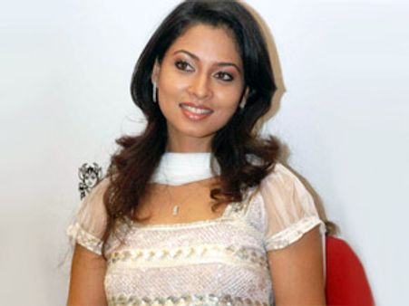 சிங்களப் படத்தில் நடிகை பூஜா!