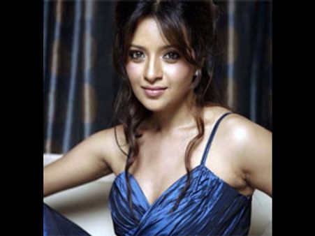 புதுமுக ஹீரோவுக்கு ஜோடியானார் ரீமா சென்!