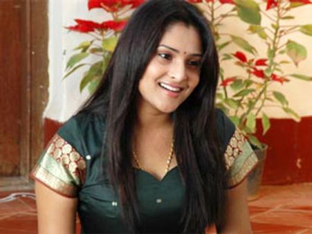 'குத்தாட்டம்' கிடையாது-திவ்யா மறுப்பு!