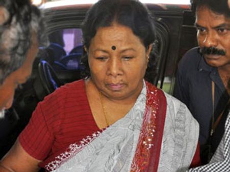 குளியலைறையில் வழுக்கி விழுந்து தலையில் அடி: மருத்துவமனையில் மனோரமா