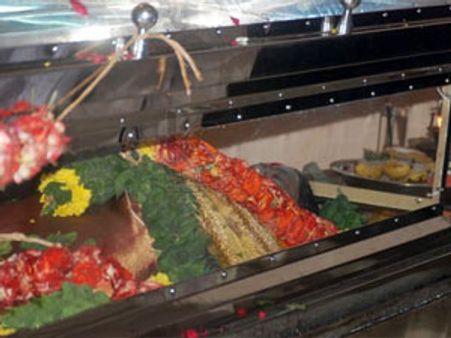 பண்ணைப்புரம் தோட்டத்தில் இளையராஜாவின் மனைவி ஜீவா உடல் அடக்கம்