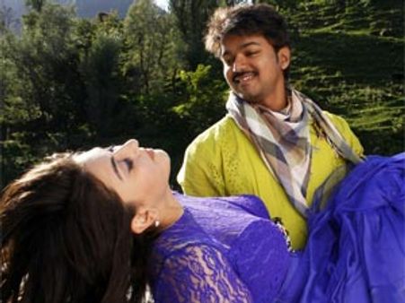 வேலாயுதம் பட பேனர்களை கிழித்து பெங்களூரில் கன்னட அமைப்பு போராட்டம்