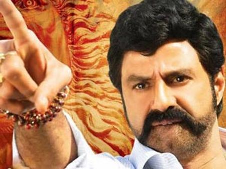 முருகதாஸை புகழ்ந்தால் பல்லை உடைப்பேன்- சிரஞ்சீவி மகனுக்கு பாலகிருஷ்ணா 'வார்னிங்'!