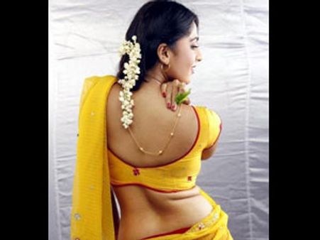 கவர்ச்சியை வெறுக்கும் அனுஷ்கா 'சகுனி'யில் குத்தாட்டம்!