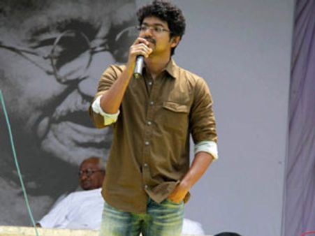 ஹாஸாரே?... நோ கமெண்ட்ஸ்'!! - விஜய் உஷார் பதில்