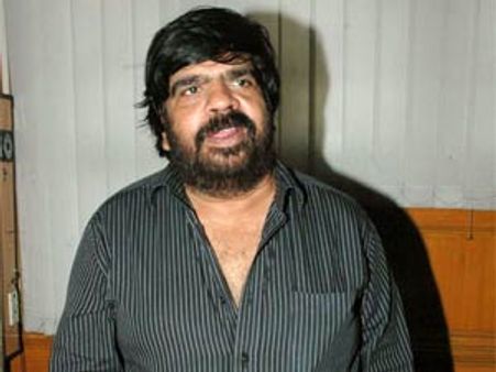 இளம் பெண்ணிடம் சில்மிஷம் செய்து கைதானது சிம்புவின் நண்பர்களா..? - ராஜேந்தர் விளக்கம்