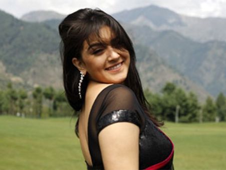 பக்திமானாக மாறிய கவர்ச்சி மான் ஹன்சிகா!