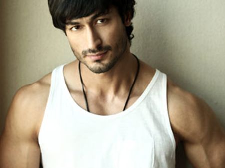 பில்லா -2: அஜீத்தின் வில்லன் வித்யூத் ஜம்வால்!